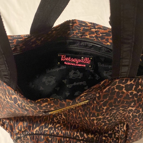 Betseyville Betsey Johnson Leopard Tote Bag - Picture 2 of 2